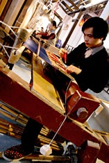 Weaver making Nanjing brocade on loom